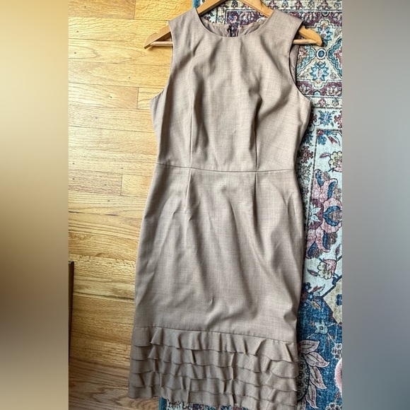 J CREW Ruffled Hem Wool Tan Camel Workwear Dress Size 4 - Picture 4 of 9